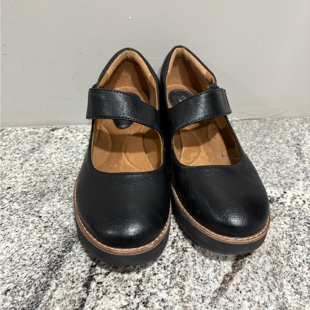 Black and Brown Leather Dress Loafers Slip-On Design